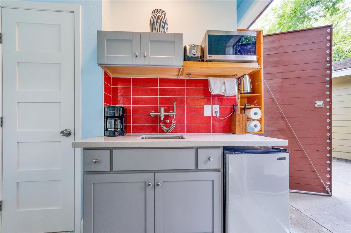 Retro Tiny House - Private - East Austin