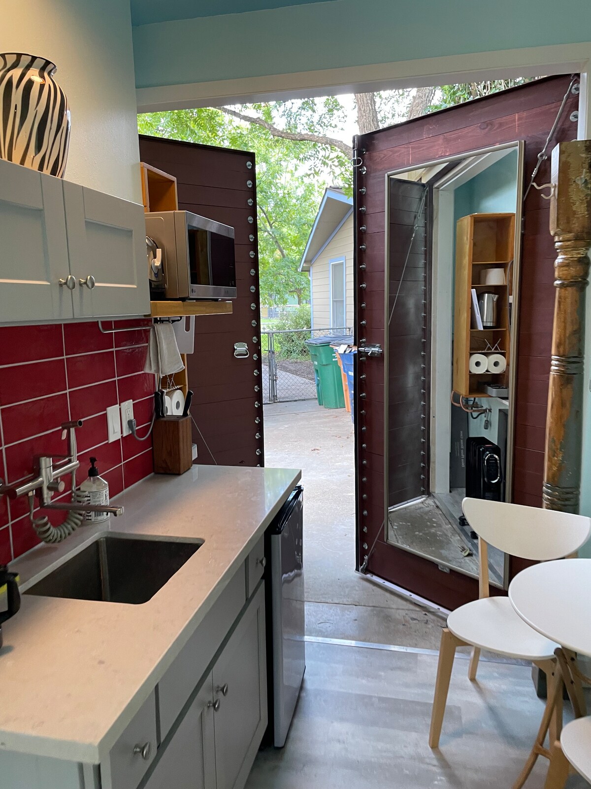 Retro Tiny House - Private - East Austin