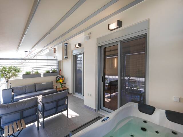 Unique Elegant Apartment gallery image 2