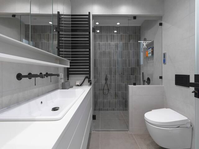 Unique Elegant Apartment gallery image 4