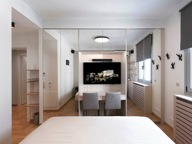 Unique Elegant Apartment gallery image 5