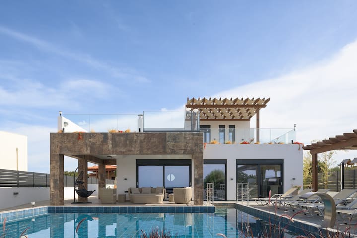 Marianna Villa, a luxury hideaway by the sea