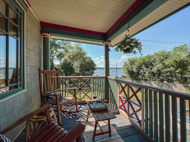 Captain’s Cottage Water Views 3 Bdrm Houses for Rent in Cold Spring