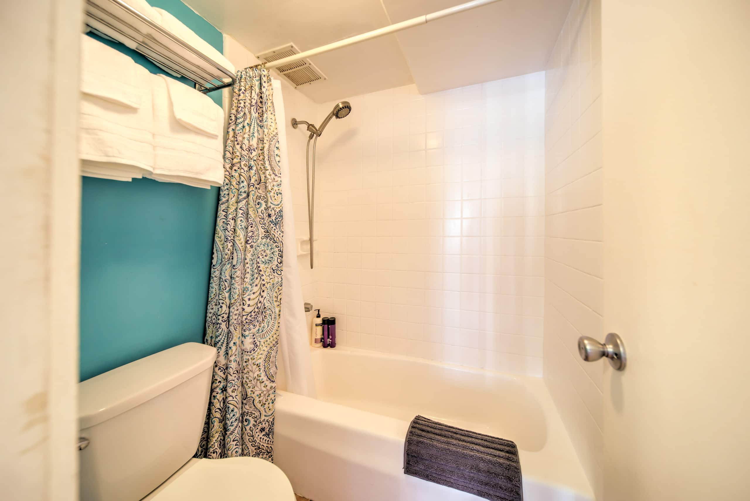 Condo in Honolulu · ★4.8 · 1 bedroom · 1 bed · 1 shared bath - Image 5
