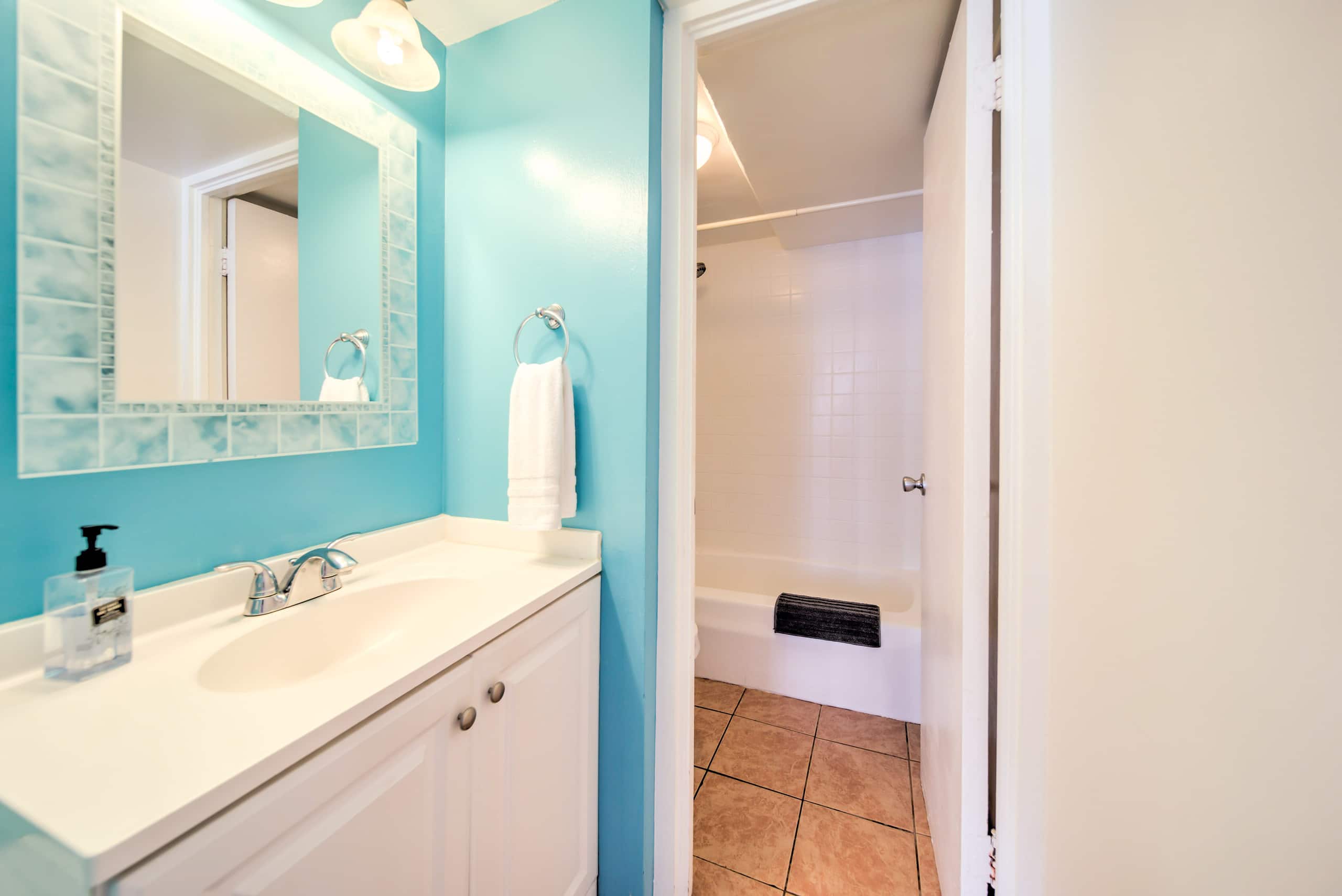 Condo in Honolulu · ★4.8 · 1 bedroom · 1 bed · 1 shared bath - Image 3