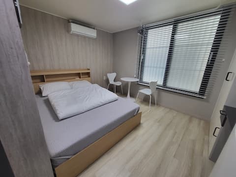Full option One Room 2-dong Unit 101 (Queen Bed)