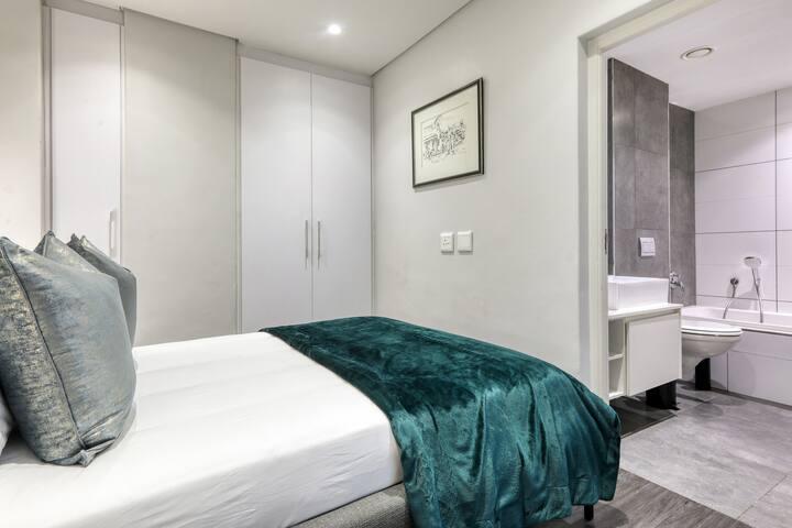 غرفة نوم 2 بسرير بمقاس كبير