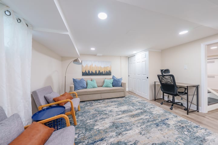 Luxe Private & Stylish Princeton King Suite - Princeton, NJ