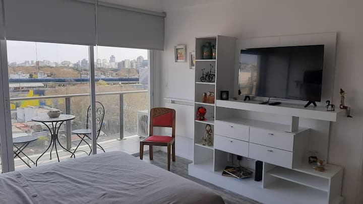 Monoambiente amoblado con balcón en Villa Crespo
