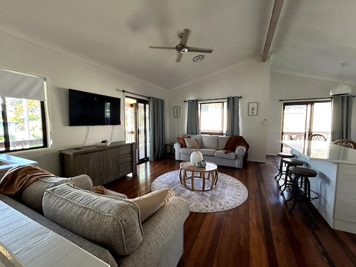 Beachside Modern Cedar Home - Great Keppel (Wop-pa) Island