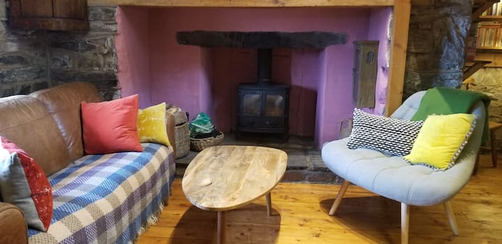 Gateway To The Carneddau 2-bed Quarryman's Cottage - North Wales