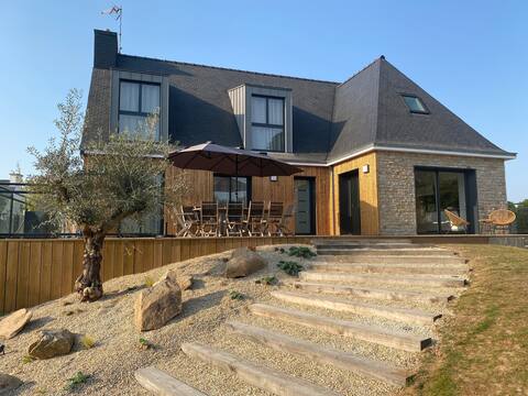Spacious Villa with heated swimming pool
