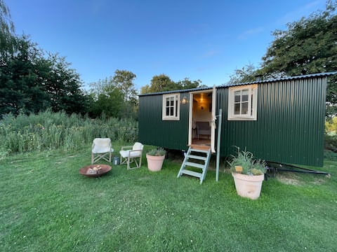 Successful Airbnb property: Delightful Cotswolds Shepherds Hut - Moorhen Hut in Somerford Keynes
