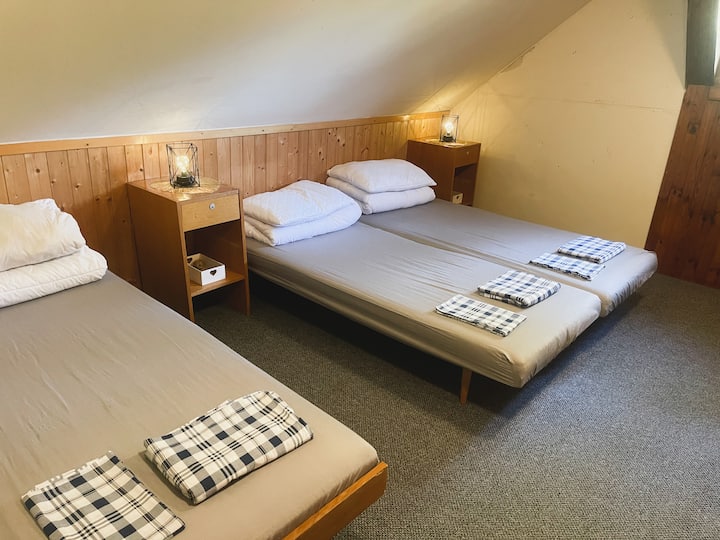 Chumba kwenye ghorofa ya 1

vitanda vitatu