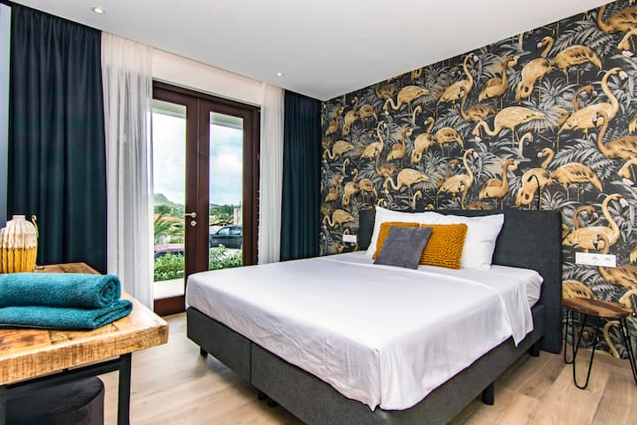 غرفة نوم الفلامنجو الذهبية