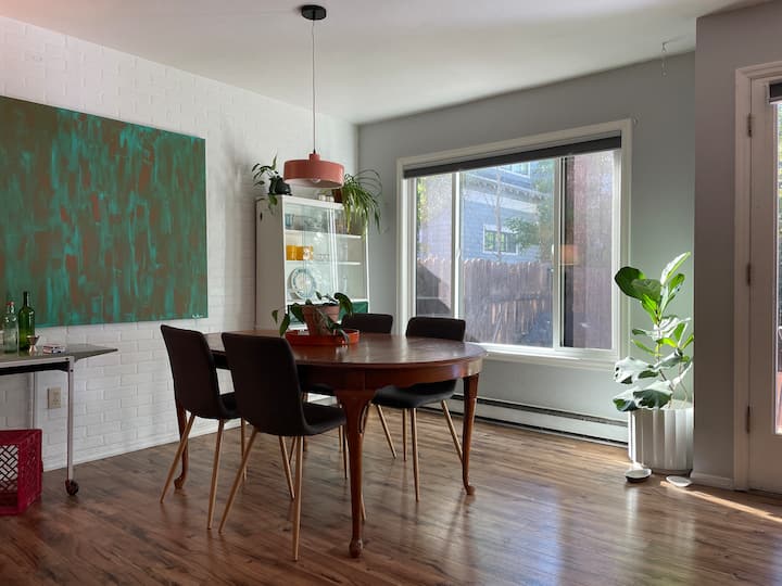 Lovely 2bedroom Downtown Bozeman condo with deck Apartments for Rent