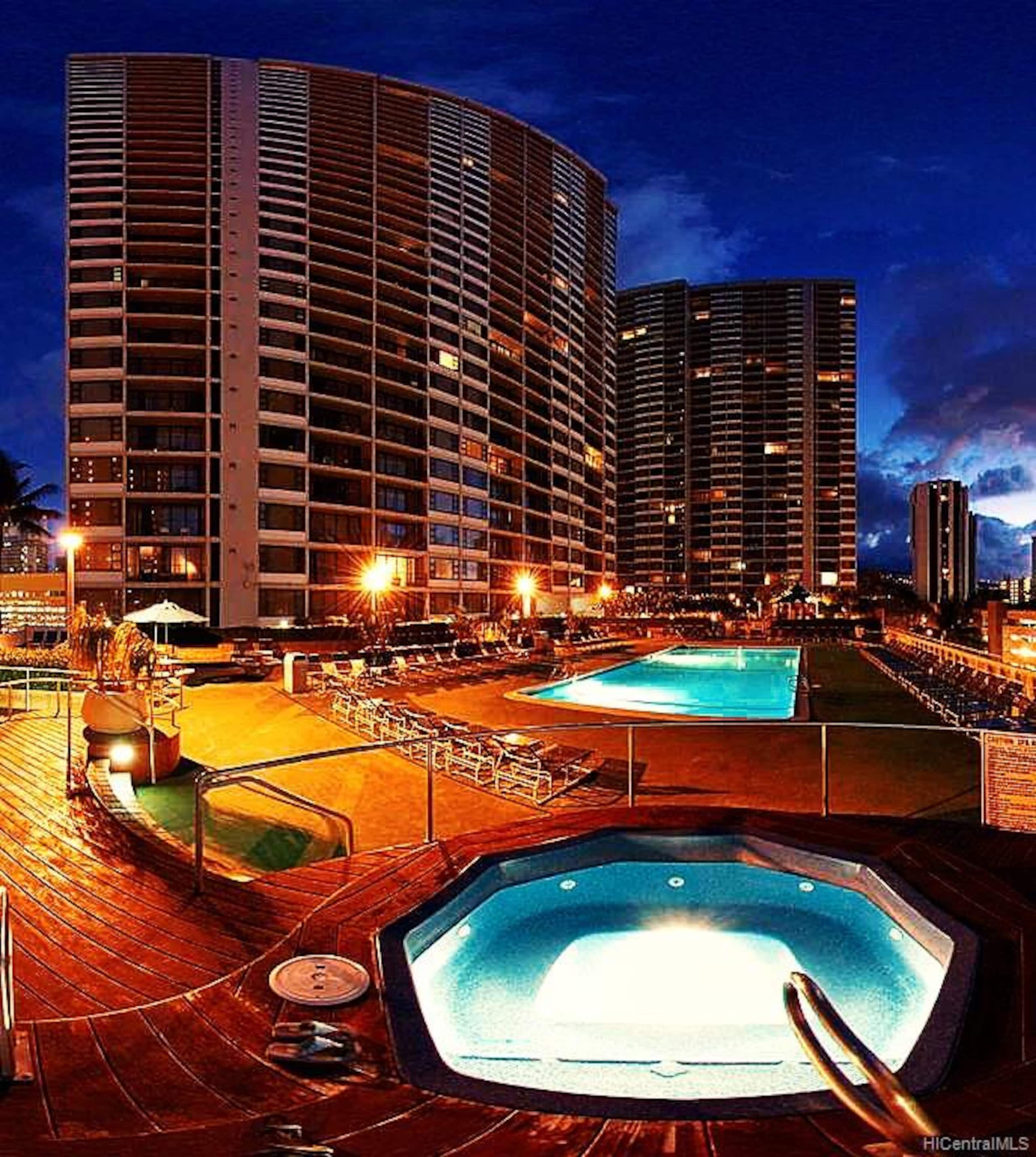 Condo in Honolulu · ★4.76 · 1 bedroom · 3 beds · 1 private bath - Image 8