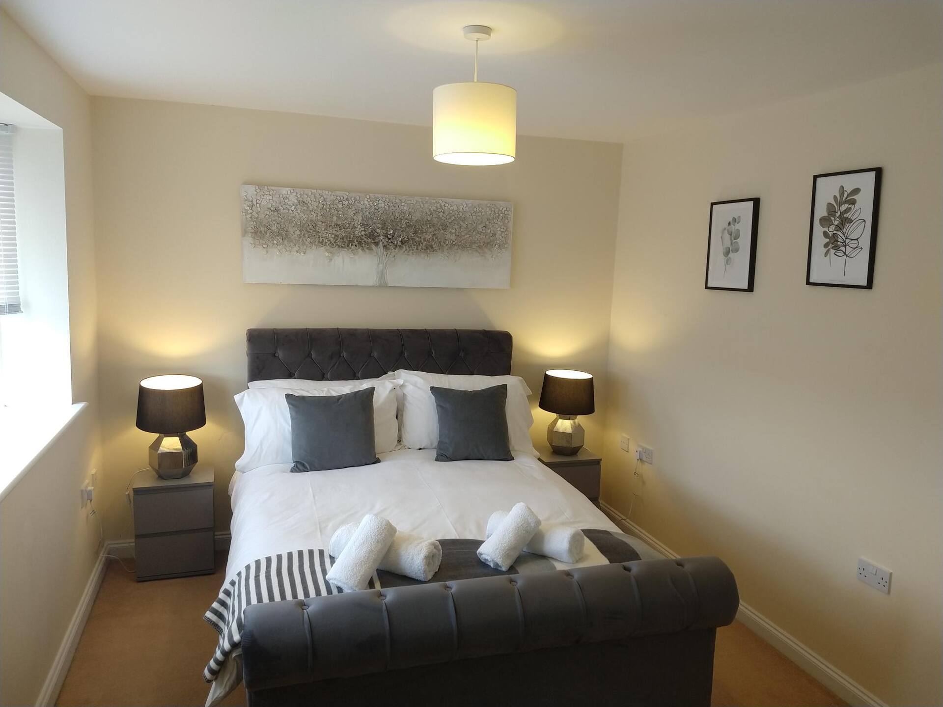 Sunningdale homely detached family,contractor 3 bed house with Parking
