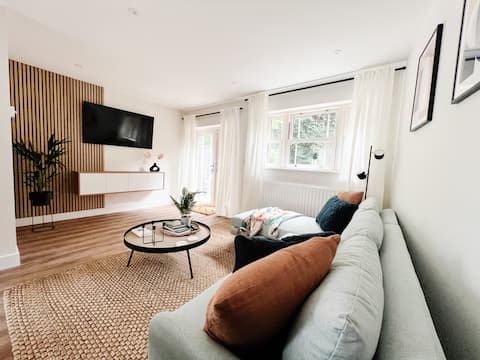 Popular Airbnb listing: Modern Apartment in the Lincolnshire Countryside in West Lindsey