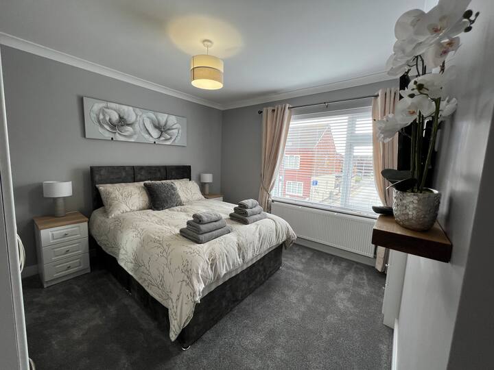 Entire 2bedroom home in Goole hosted by Joanne Houses for Rent in