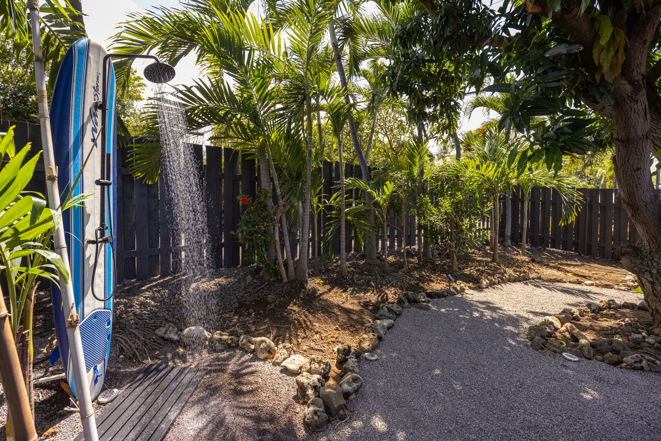 Home in Kailua-Kona · ★4.91 · 2 bedrooms · 4 beds · 2.5 baths - Image 14