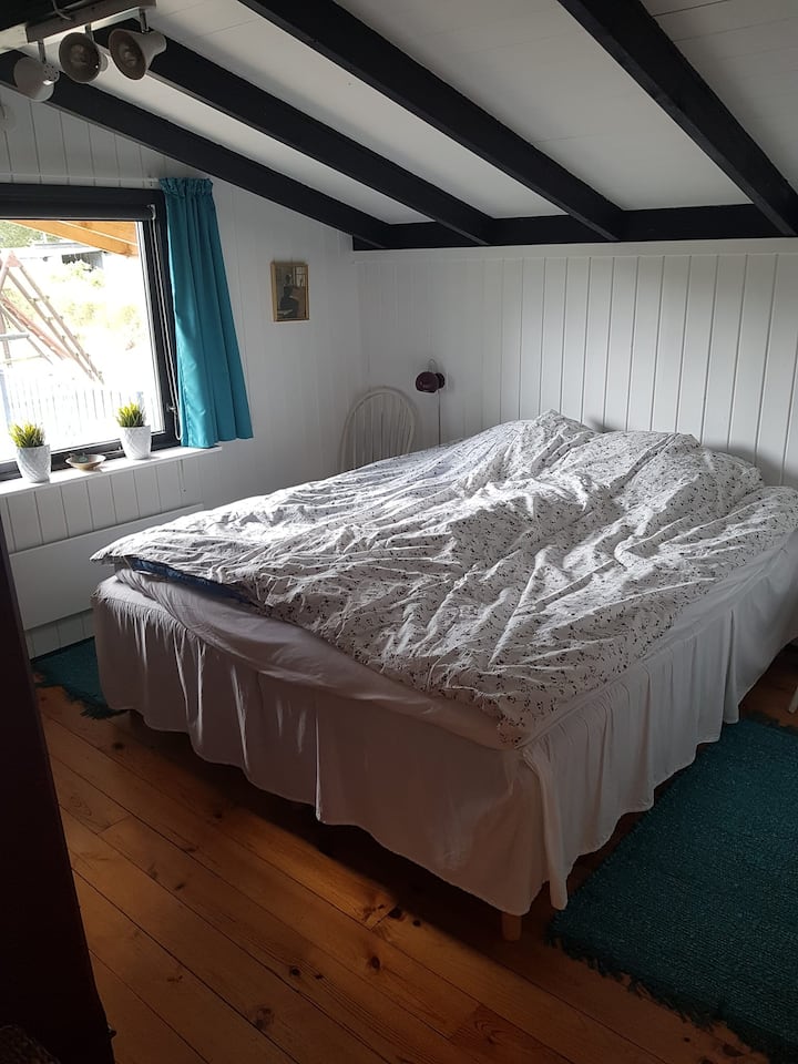 Საოჯახო ოთახი 180 × 200 სმ საწოლით.