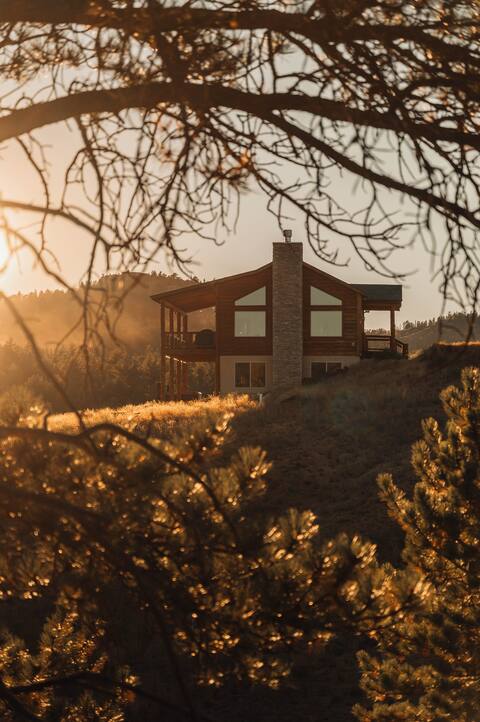 NEW! One-of-a-Kind Luxury Cabin w/Hot Tub