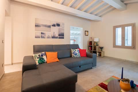 Country house between Pisa and Lucca large garden