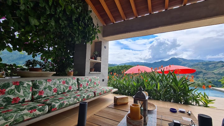 Casa De Campo Cerca A Bolombolo En Unidad Cerrada - Salgar