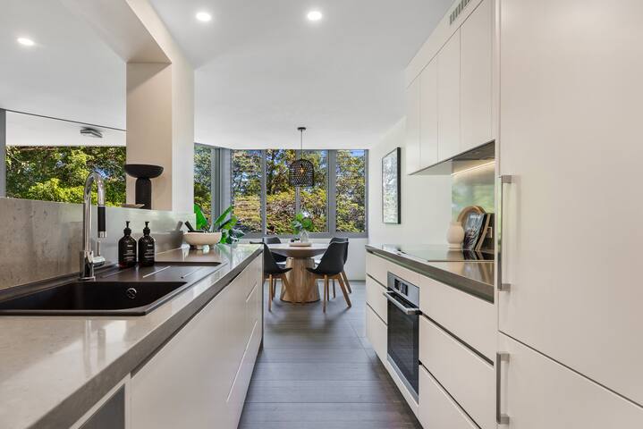 Number Five gallery image 5