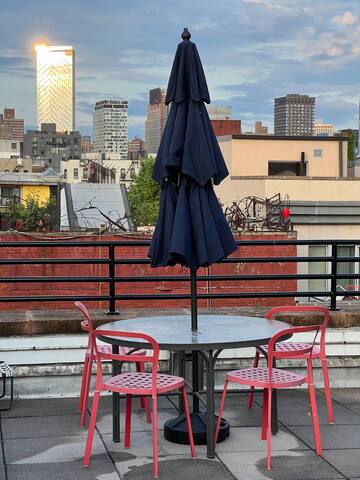 Artistic Penthouse with Deck + Piano gallery image 5