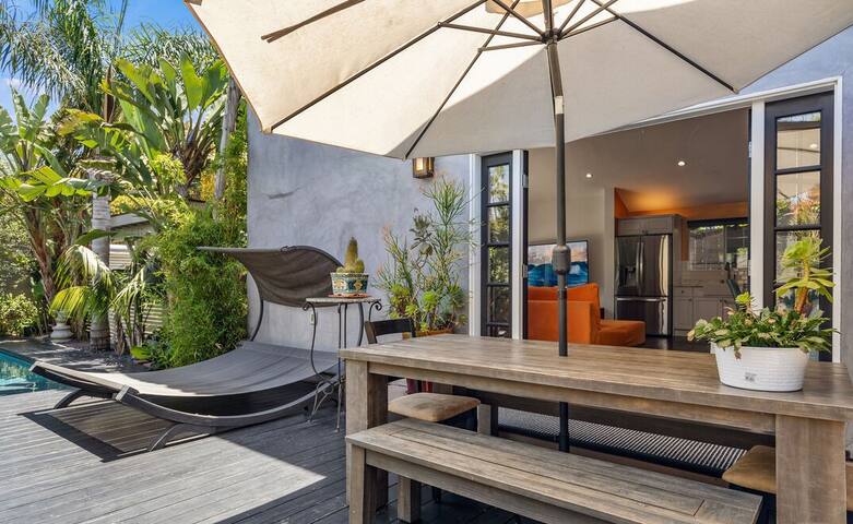 Pool House Oasis Close to Venice & Marina gallery image 4