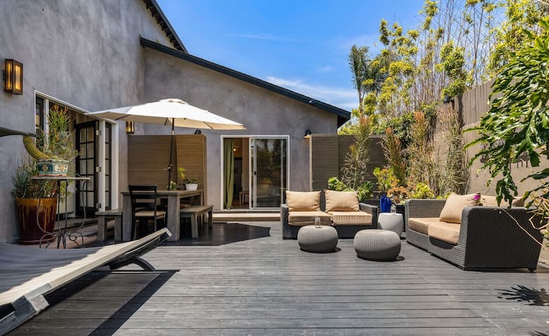 Pool House Oasis Close to Venice & Marina gallery image 3