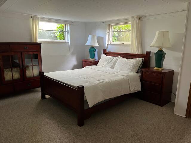 Waterfront Living 1380sf house near DT Victoria gallery image 3