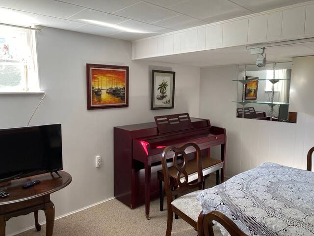 Waterfront Living 1380sf house near DT Victoria gallery image 4