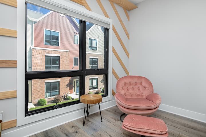 Chic River Walk Townhome Near Notre Dame! - South Bend