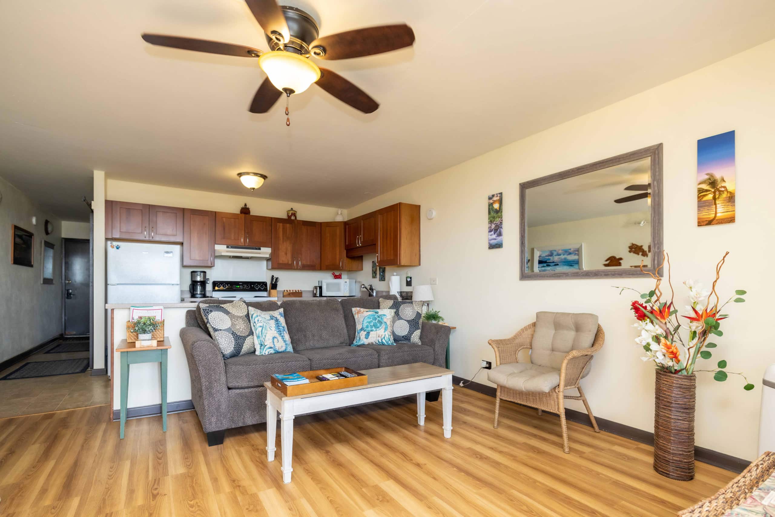 Condo in Wailuku · ★4.83 · 1 bedroom · 2 beds · 1 bath - Image 2