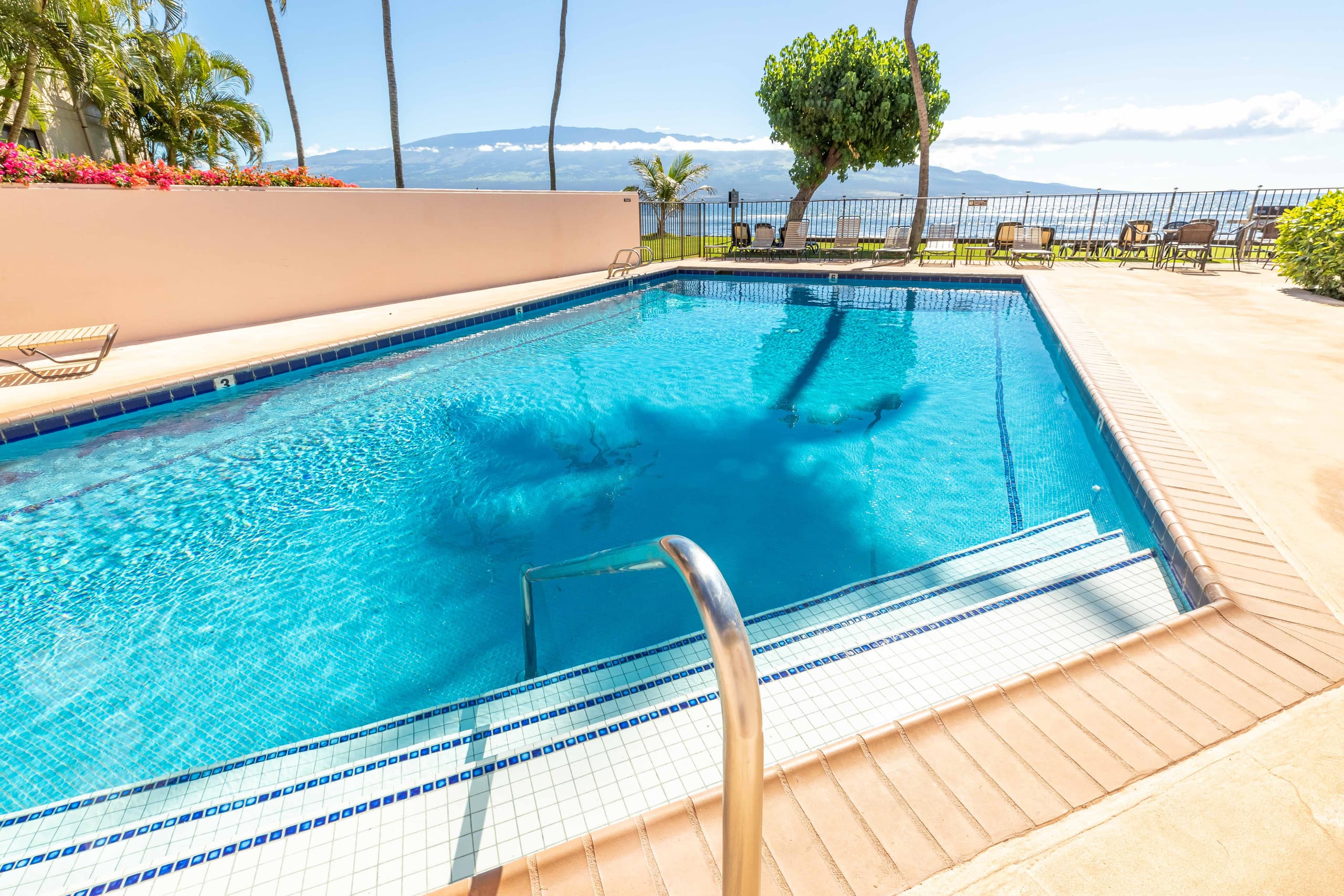 Condo in Wailuku · ★4.83 · 1 bedroom · 2 beds · 1 bath - Image 3