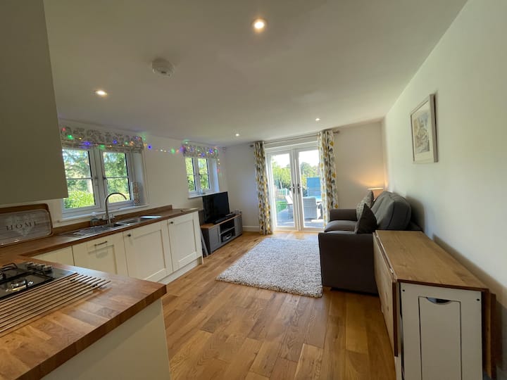 Modern Semi-rural 1-bedroom Cottage. - Shropshire