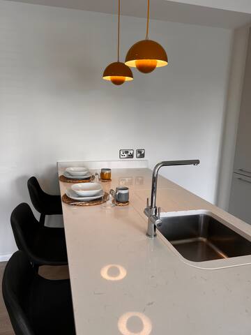 Modern Gated 5 Bed Apartment close to Luas Line gallery image 4