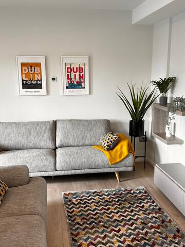 Modern Gated 5 Bed Apartment close to Luas Line