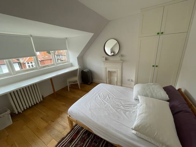 A beautiful house in Bedford Park gallery image 3