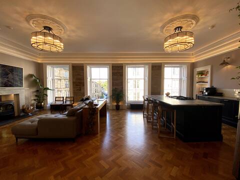 Luxury 5 bedroom stay in the heart of the West End