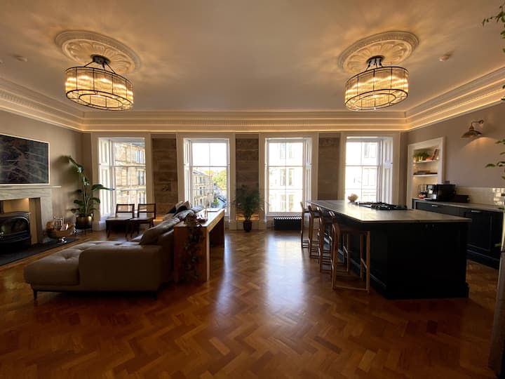 Luxury 5 bedroom stay in the heart of the West End