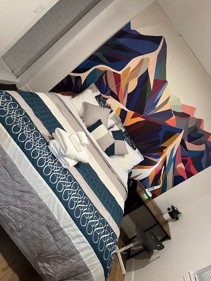 Unique queen bed ski work remote and live Boutique hotels for Rent