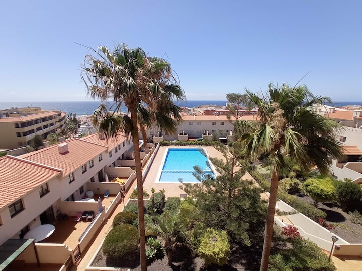 Bright, spacious, sea views, pool and parking