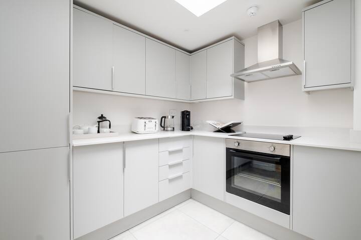 Luxury Mayfair Townhouse next to Buckingham Palace gallery image 5