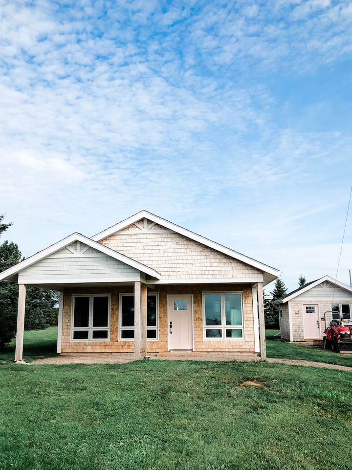 Cozy, seaside 3 bedroom cottage Cottages for Rent in BordenCarleton