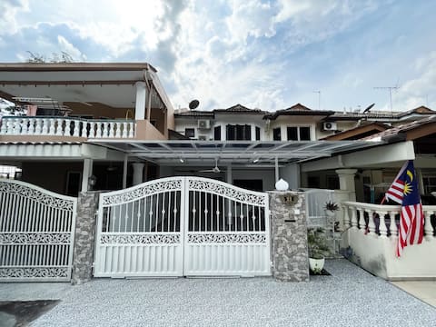 Farah Bukit Indah Ampang Homestay
