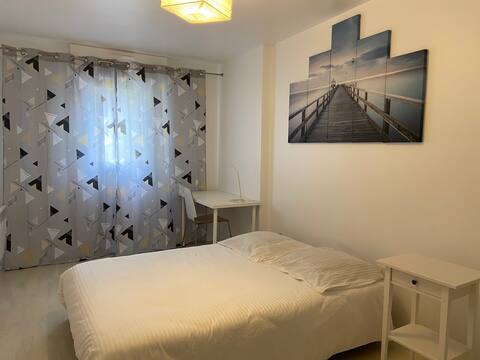 Beautiful room close to amenities